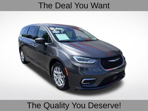 Used 2023 Chrysler Pacifica Touring-L image 1