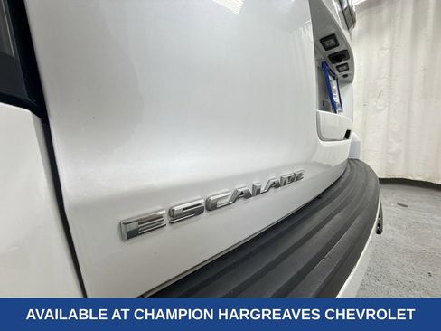 Used 2016 Cadillac Escalade ESV Luxury image 41