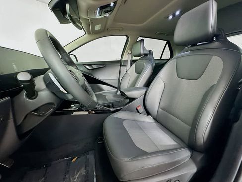 Used 2024 Kia Niro EX Touring image 12
