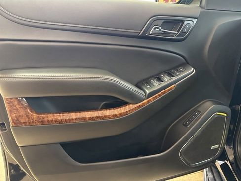 Used 2019 Chevrolet Suburban Premier image 13