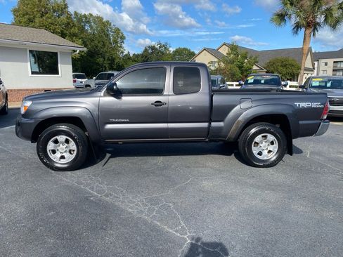 Used 2015 Toyota Tacoma PreRunner image 2
