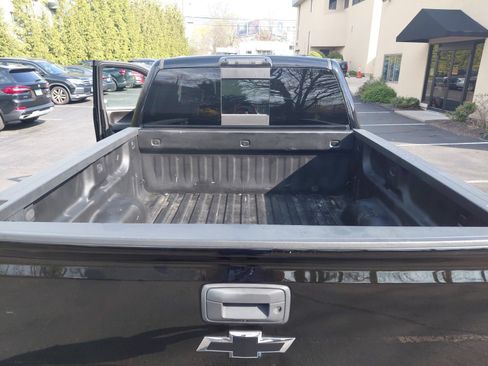 Used 2017 Chevrolet Silverado 1500 LTZ Z71 w/ LTZ Plus Package AWD/4WD image 31
