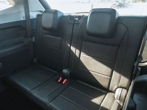 Used 2019 Volkswagen Tiguan SE w/ Panoramic Sunroof Package image 12