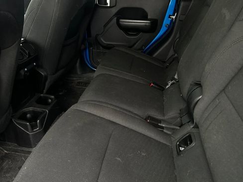 Used 2021 Jeep Gladiator Sport image 5