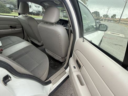 Used 2006 Ford Crown Victoria Police Interceptor image 9