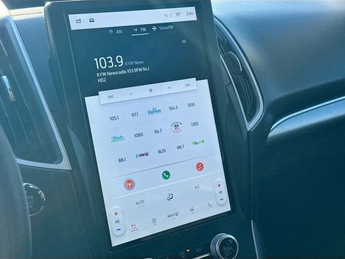 Used 2022 Ford Edge SEL w/ Convenience Package image 16