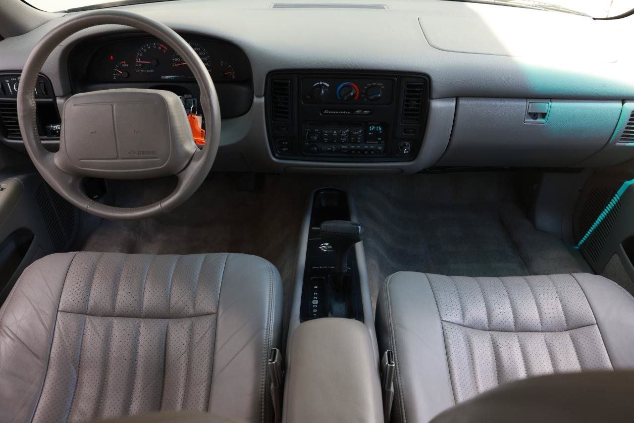 Used 1996 Chevrolet Caprice SS RWD image 2