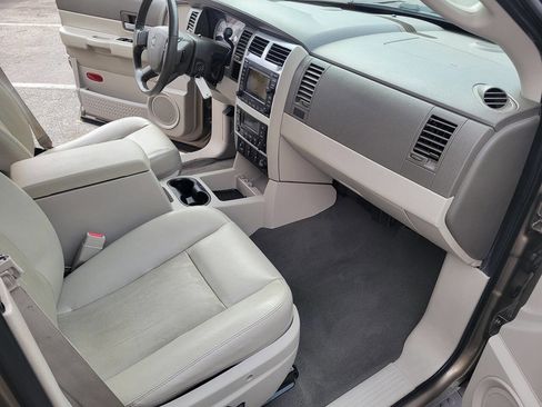 Used 2006 Dodge Durango Limited w/ Trailer Tow Group RWD image 17
