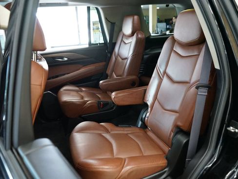 Used 2016 Cadillac Escalade Luxury AWD/4WD image 53