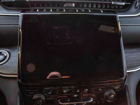 New 2025 Jeep Grand Cherokee L Limited w/ Black Appearance Package image 18