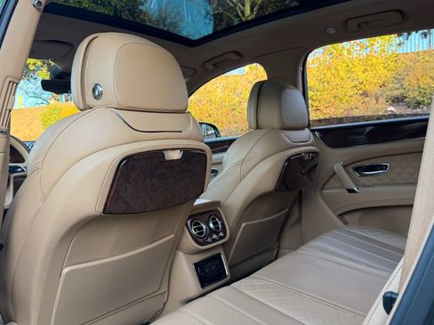 Certified 2017 Bentley Bentayga image 25