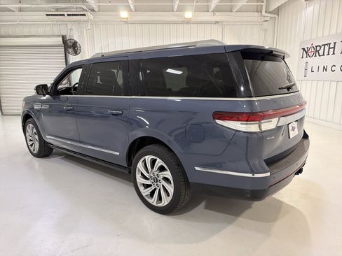 Used 2023 Lincoln Navigator L Reserve AWD/4WD image 3