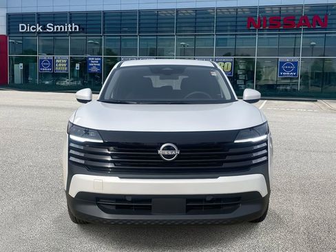 Used 2025 Nissan Kicks SV image 2