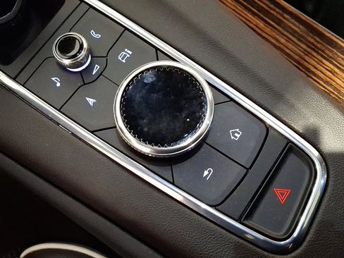 Certified 2021 Cadillac Escalade Premium Luxury image 25