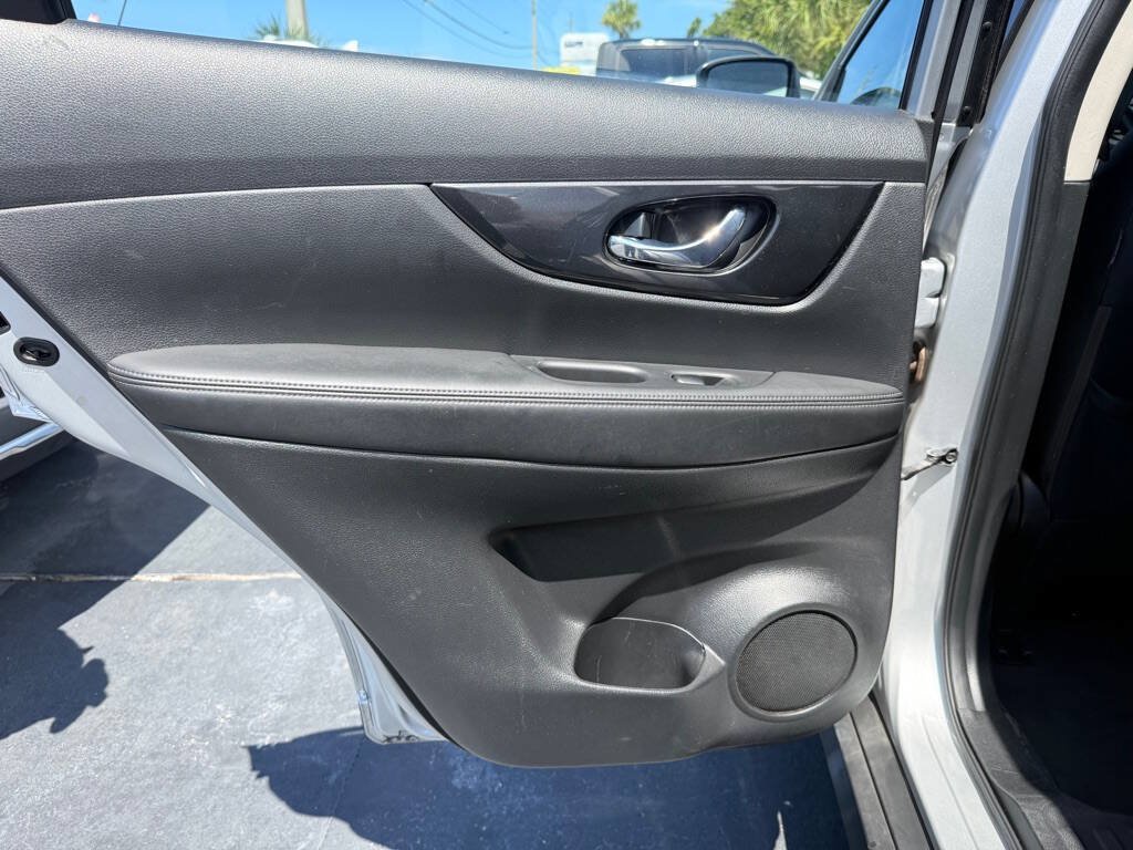 Used 2017 Nissan Rogue S FWD image 22