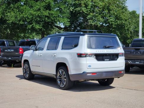 Certified 2022 Jeep Grand Wagoneer Series III w/ Flexible Seating Group AWD/4WD image 5