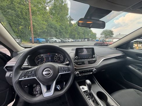 Used 2025 Nissan Altima 2.5 SV FWD image 28