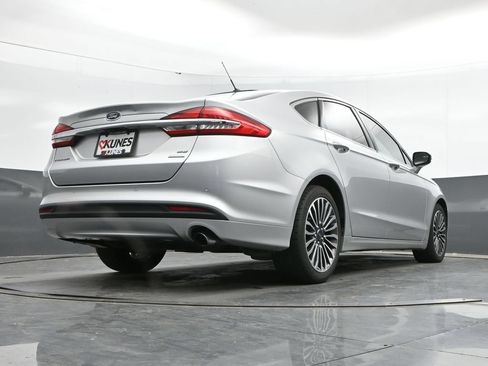 Used 2018 Ford Fusion SE w/ Fusion SE Technology Package FWD image 29
