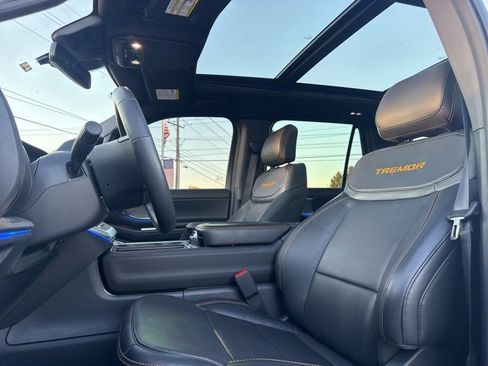 Used 2025 Ford Expedition Tremor image 26