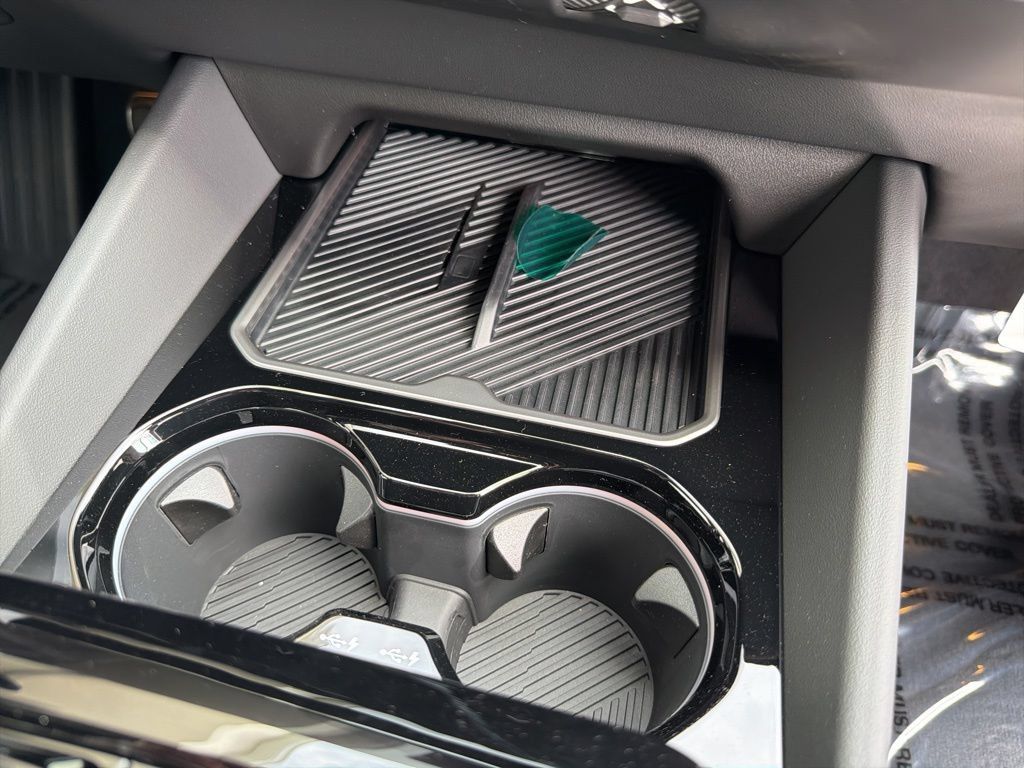 New 2027 BMW 550e xDrive AWD/4WD image 28