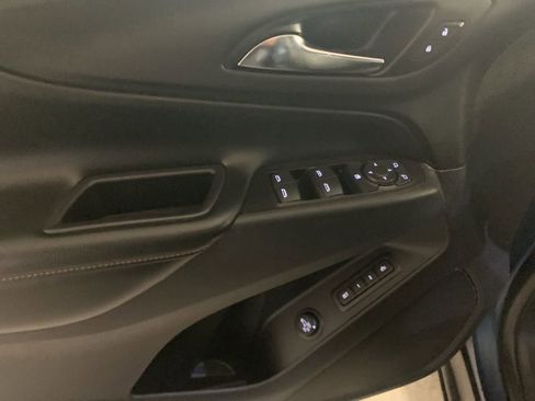 Used 2020 Chevrolet Equinox Premier image 12
