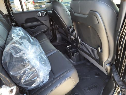 New 2025 Jeep Gladiator Sport image 11