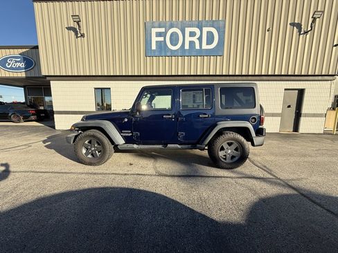 Used 2013 Jeep Wrangler Unlimited Sport image 4