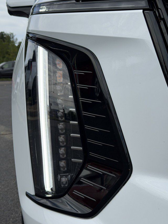 Used 2026 Cadillac Escalade Platinum Sport AWD/4WD image 11