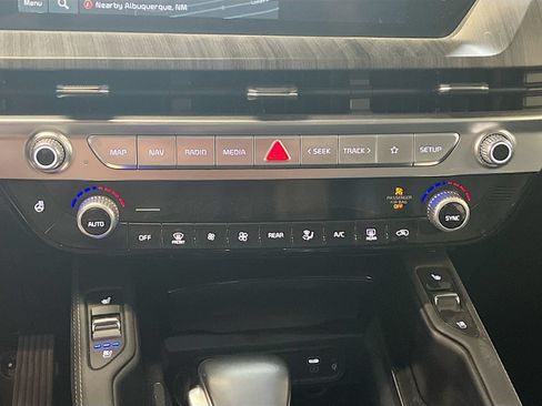 Used 2024 Kia Telluride EX AWD/4WD image 16