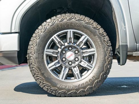 Used 2024 GMC Sierra 1500 AT4 w/ Technology Package AWD/4WD image 12