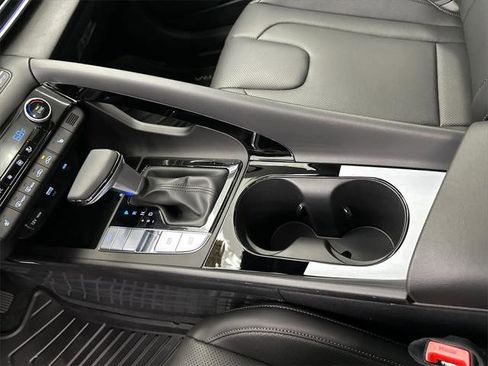 New 2025 Hyundai Elantra Limited image 30