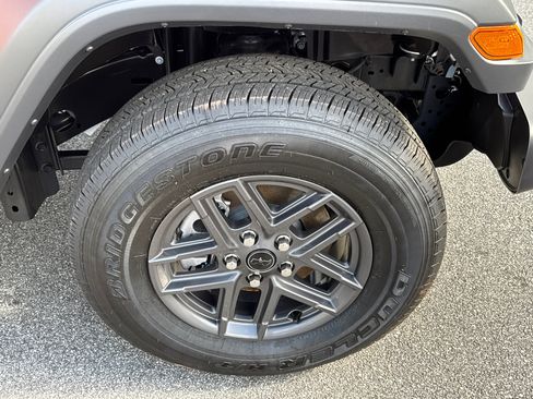 New 2025 Jeep Gladiator Sport image 12