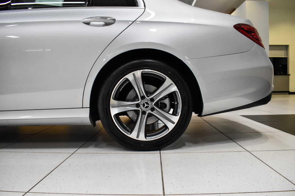 Used 2019 Mercedes-Benz E 300 4MATIC image 11