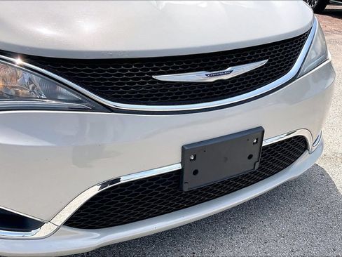Certified 2019 Chrysler Pacifica Touring-L Plus FWD image 34