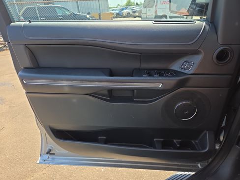 Certified 2024 Ford Expedition XLT RWD image 19
