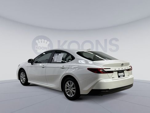 Used 2025 Toyota Camry LE image 10