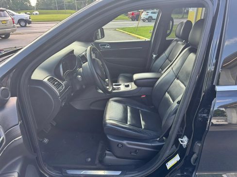 Used 2019 Jeep Grand Cherokee Limited w/ Luxury Group II AWD/4WD image 15