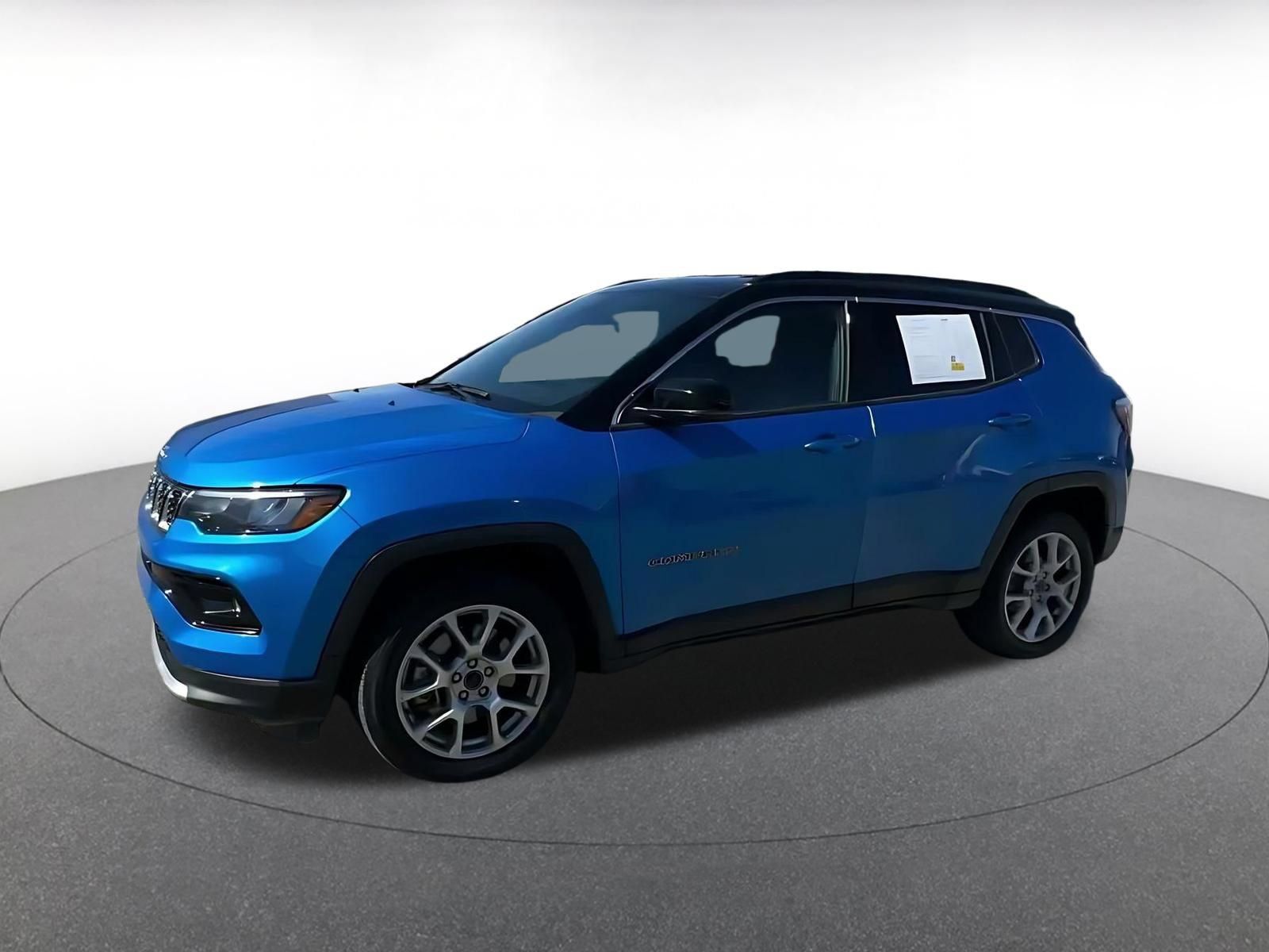 Used 2025 Jeep Compass Limited AWD/4WD image 7