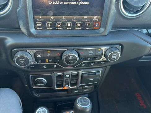 Used 2019 Jeep Wrangler Unlimited Sahara image 17