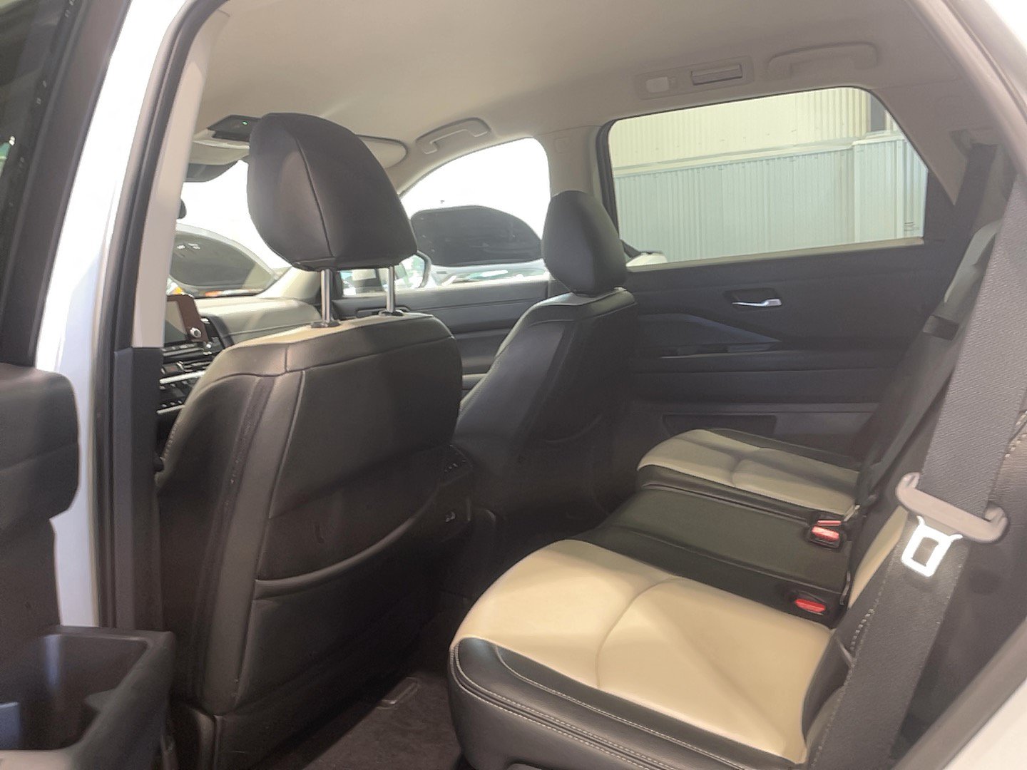 Used 2022 Nissan Pathfinder SV AWD/4WD image 10