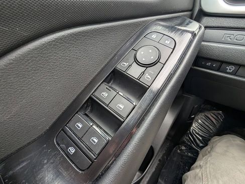 Used 2024 Nissan Rogue S image 33