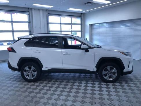 Used 2025 Toyota RAV4 XLE AWD/4WD image 36