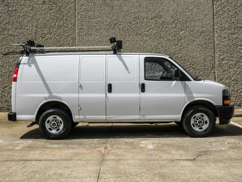 Used 2022 GMC Savana 2500 w/ Driver Convenience Package RWD image 10