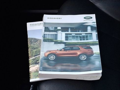 Used 2018 Land Rover Discovery SE image 29