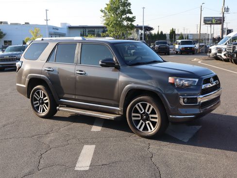 Used 2016 Toyota 4Runner SR5 AWD/4WD image 14