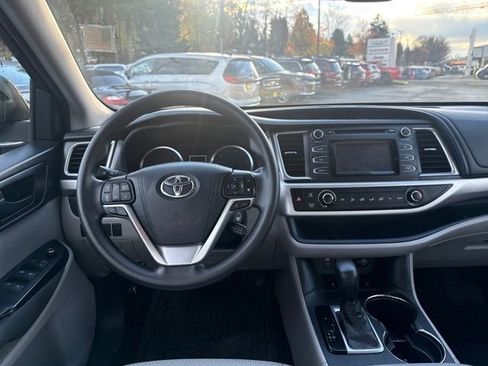 Used 2018 Toyota Highlander LE image 15