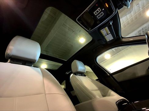 Used 2026 Land Rover Range Rover Velar Dynamic SE image 14