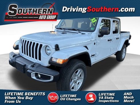 Used 2023 Jeep Gladiator Sport image 1