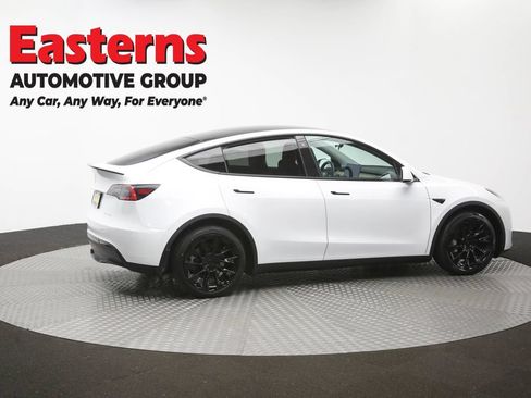 Used 2021 Tesla Model Y Long Range AWD/4WD image 39