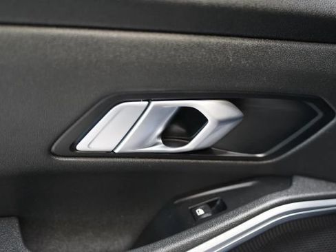 Used 2019 BMW 330i Sedan w/ Convenience Package RWD image 38